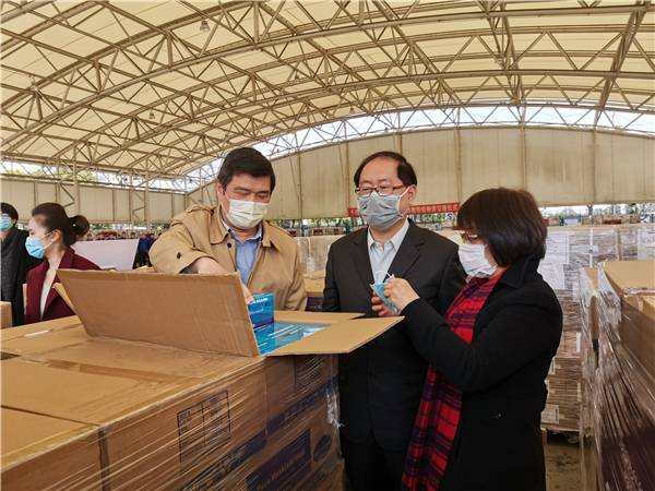 感谢那一抹勃艮第红！卡塔尔航空集团货运包机向上海市捐赠防疫物资