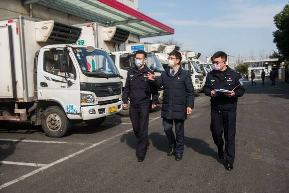 上海大豆告急！运输车滞留原产地，行业协会发出求助信，交警接下“难题”