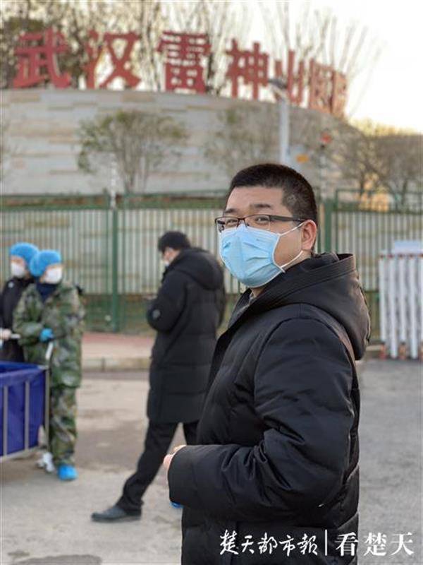 “老板，店里的卫生巾我全要了！”武汉一医生为女患者买下超市全部卫生巾