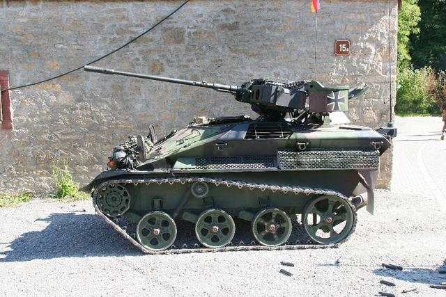 世界现役最小的坦克，一架直升机就能装下两辆，小巧玲珑