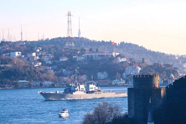 美军驱逐舰今年首次进入黑海，俄军已开始对其跟踪监视